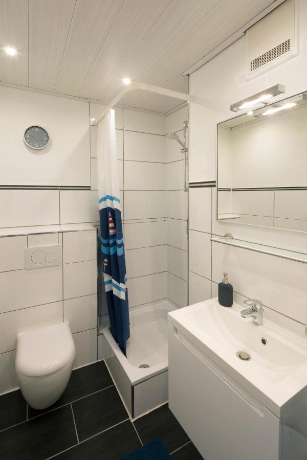 Exklusives Apartment Inklusive Netflix Und Parkplatz คาร์ลสรูเฮอ ภายนอก รูปภาพ